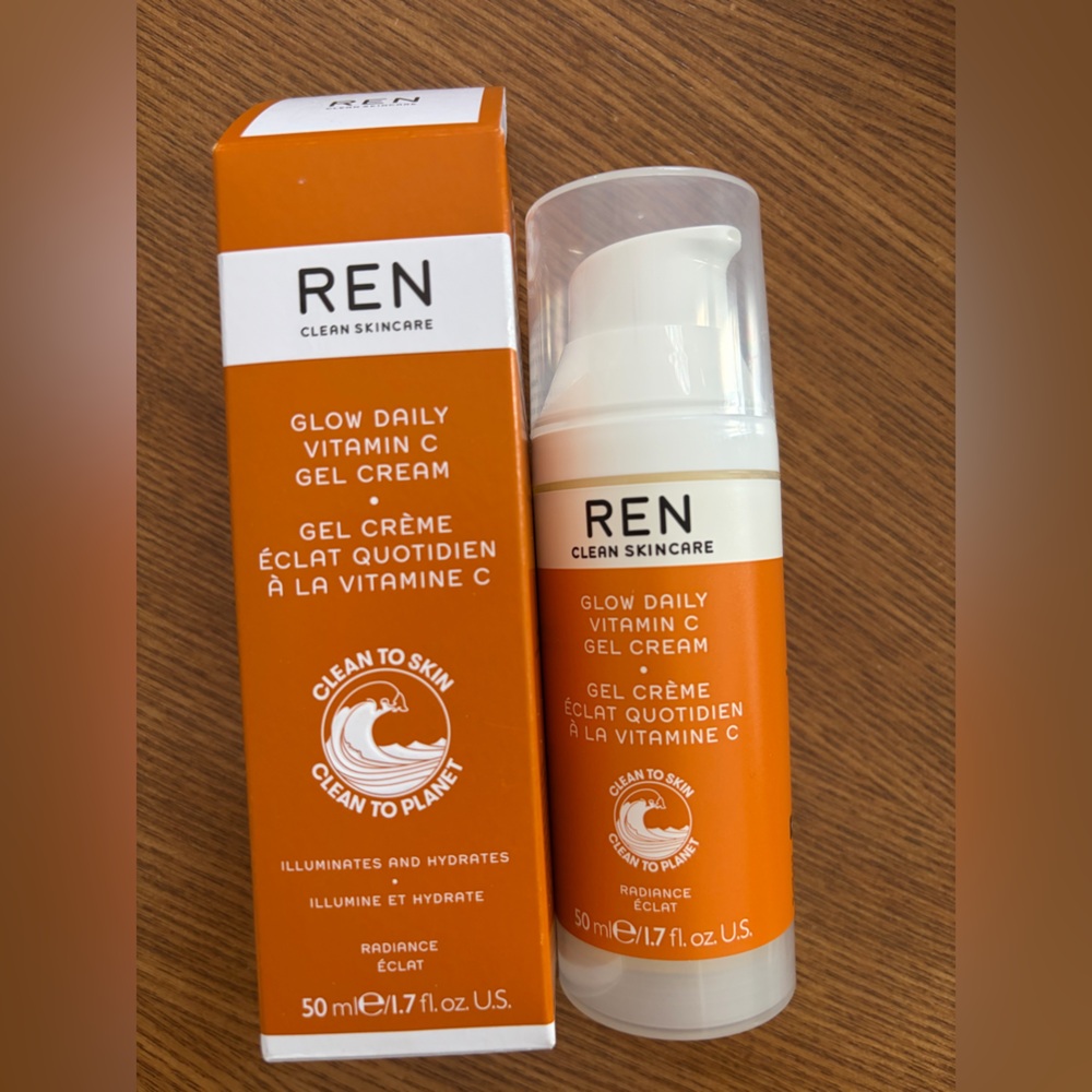 REN Clean Skincare Glow Daily Vitamin C Gel Cream Face Moisturizer - Picture 3 of 7